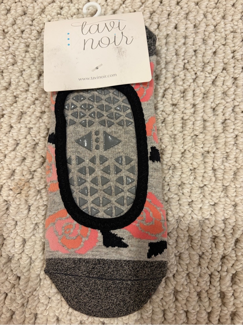Tavi Noir Women’s No-Show Grip Socks — Gray with Pink Floral
